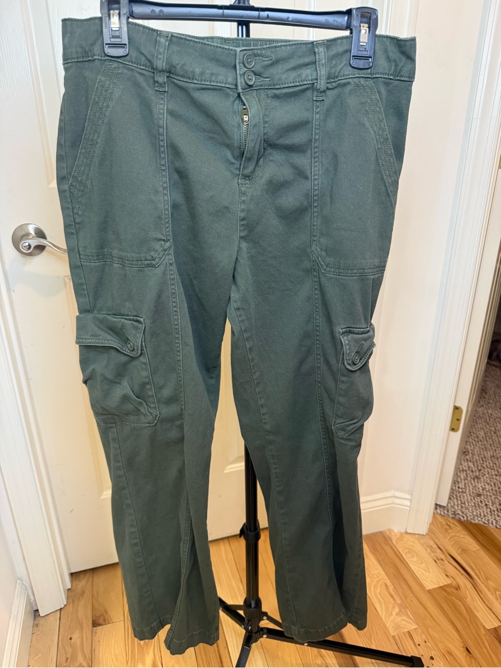 Aeropostale Olive Green Wide-Leg Cargo Pants-short length